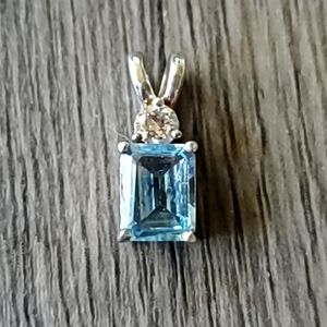Sterling Silver auqamarine pendant.